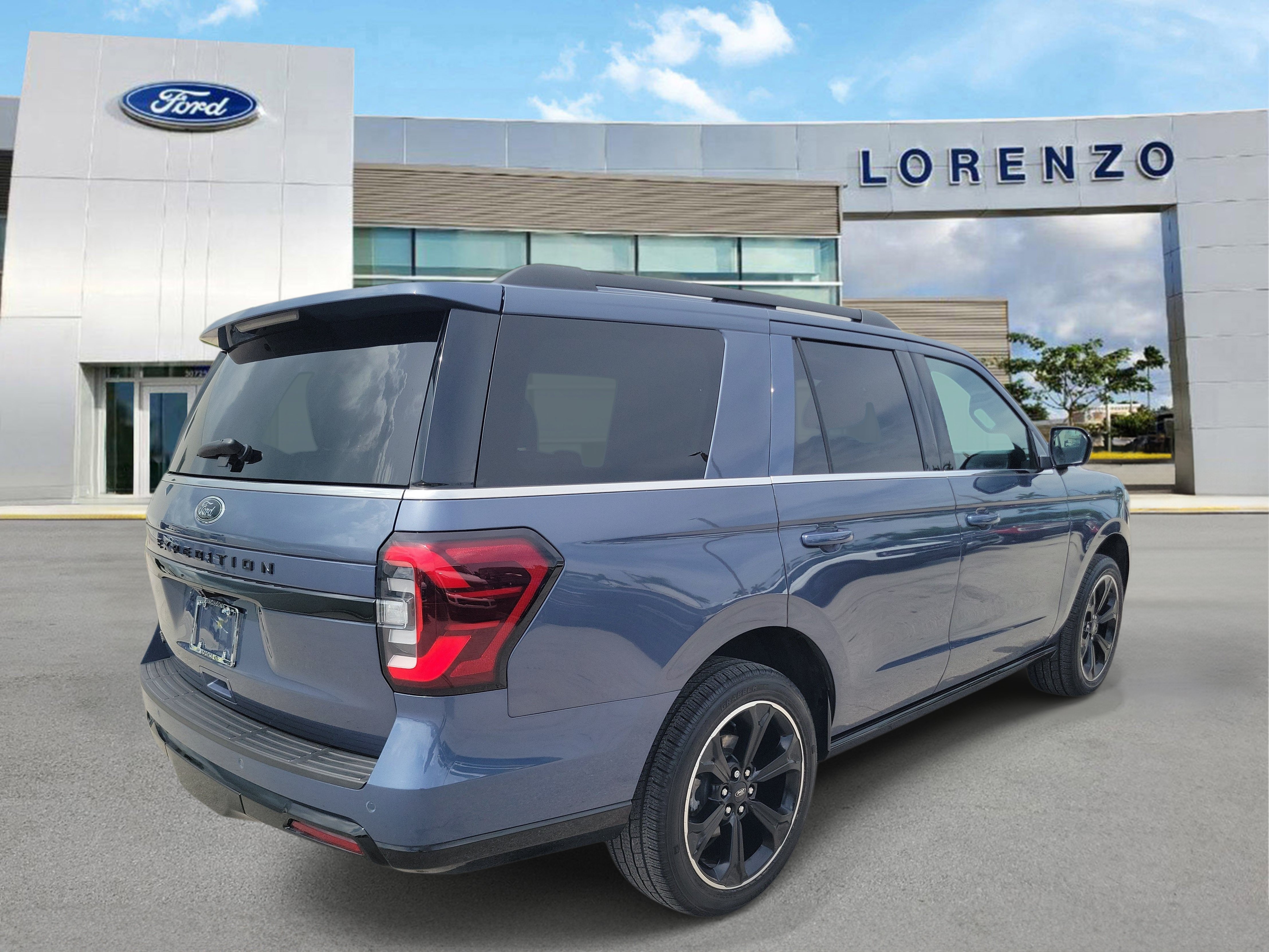 Certified 2023 Ford Expedition Limited RWD image 5