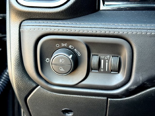 Used 2022 RAM 3500 Limited w/ Night Edition AWD/4WD image 15