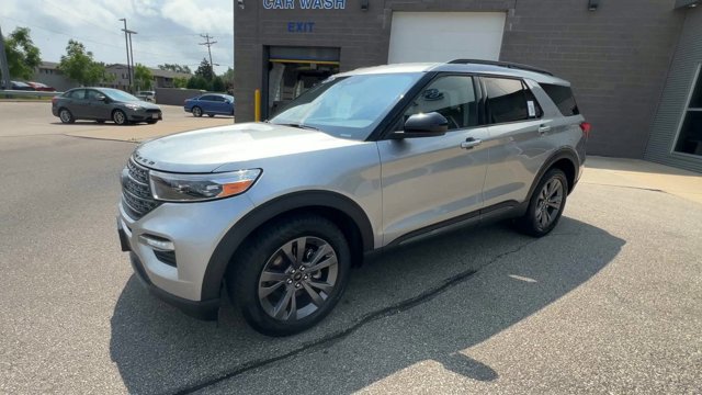 Certified 2024 Ford Explorer XLT w/ Equipment Group 202A AWD/4WD image 5