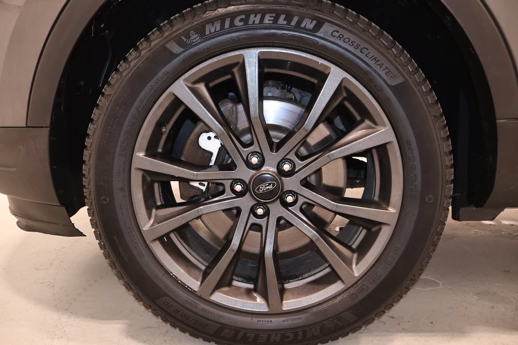 Certified 2018 Ford Explorer XLT w/ Equipment Group 202A AWD/4WD image 40