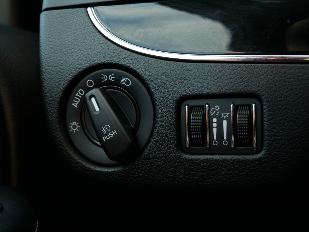 Used 2019 Dodge Grand Caravan SXT w/ Driver Convenience Group FWD image 18