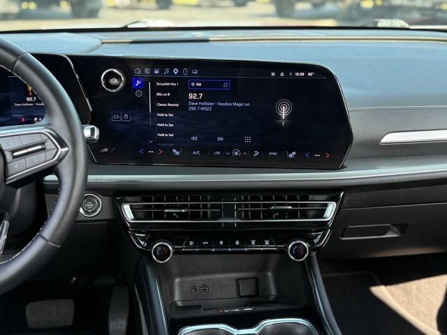 Used 2025 Chevrolet Traverse LT AWD/4WD image 22