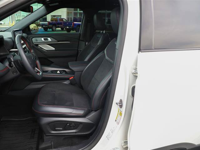 Certified 2025 Ford Explorer ST AWD/4WD image 3