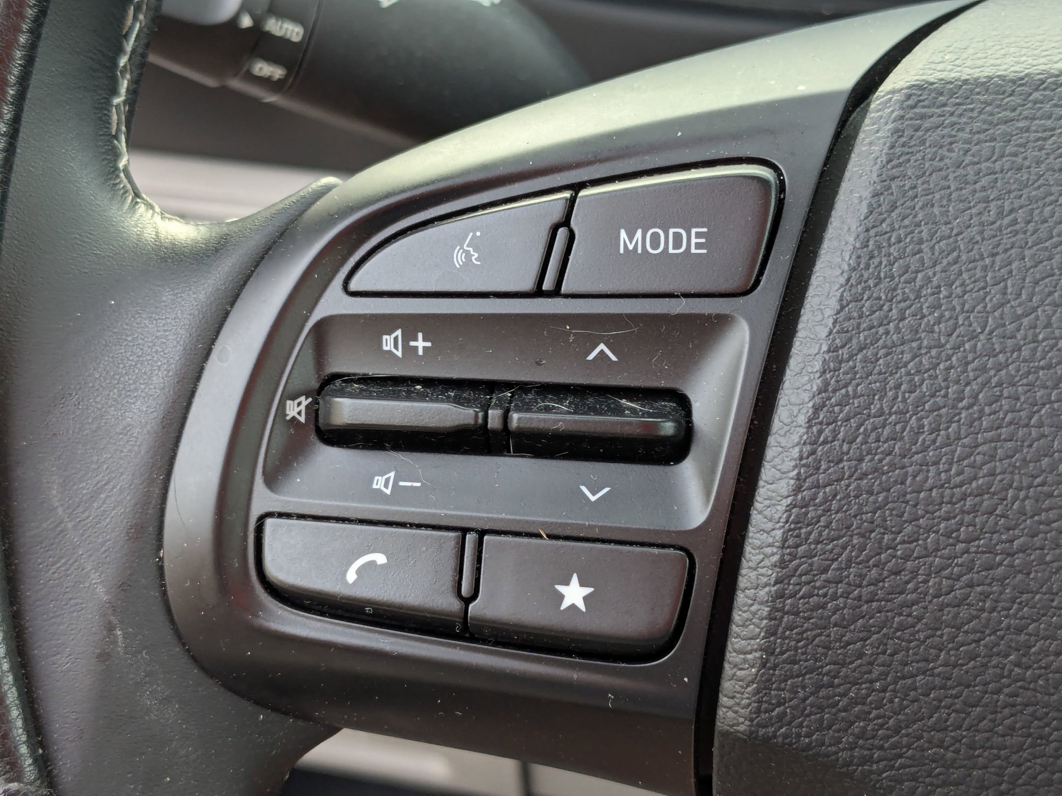 Used 2024 Hyundai Venue SEL FWD image 17