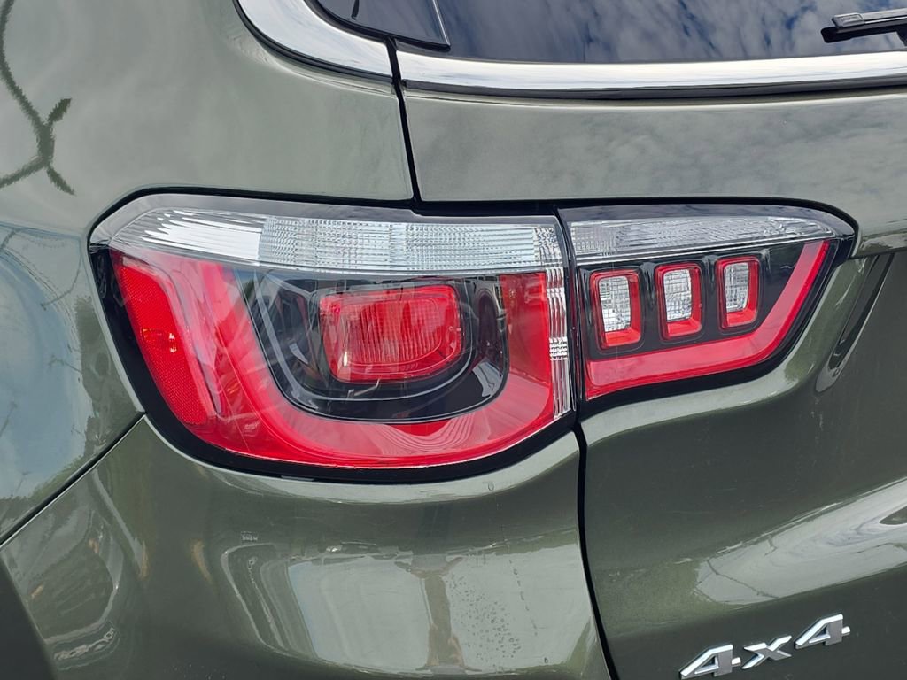 Used 2019 Jeep Compass Latitude AWD/4WD image 29