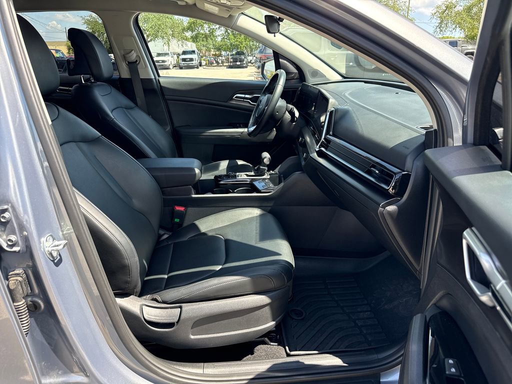 Used 2025 Kia Sportage EX FWD image 25
