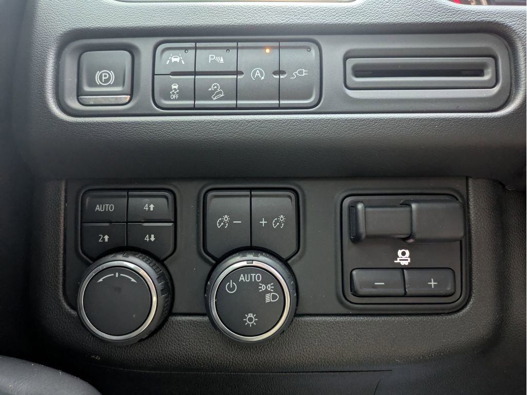 Used 2021 Chevrolet Tahoe Z71 w/ Z71 Signature Package image 24