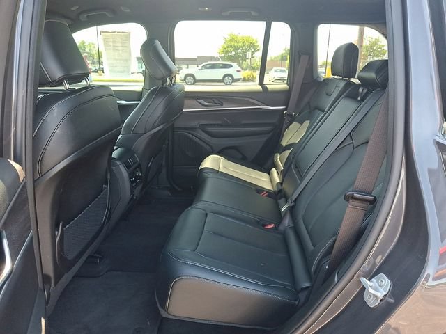Used 2025 Jeep Grand Cherokee Limited AWD/4WD image 10