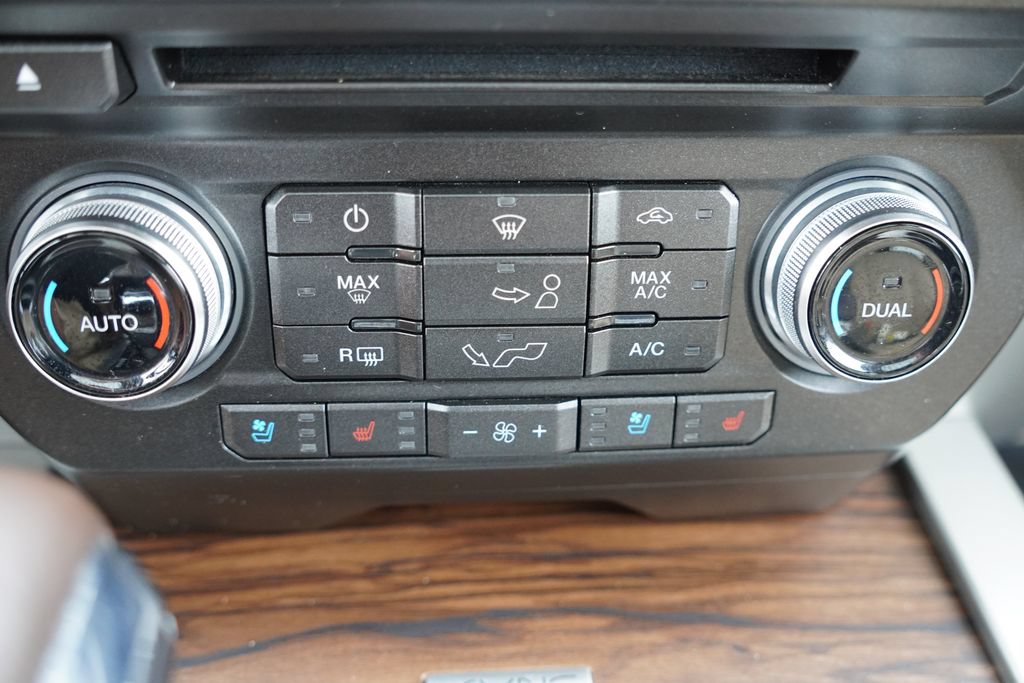 Certified 2018 Ford F150 Lariat w/ Equipment Group 502A Luxury AWD/4WD image 31