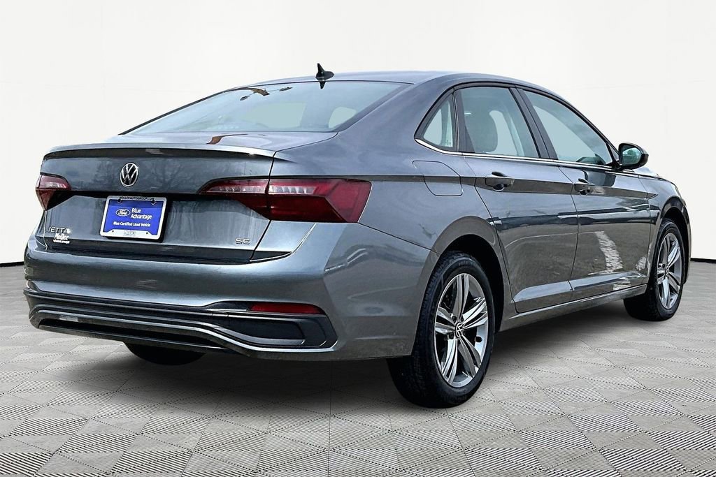 Used 2024 Volkswagen Jetta SE FWD image 4