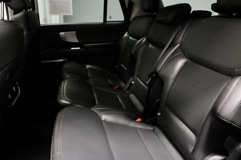 Certified 2025 Ford Expedition Active AWD/4WD image 23