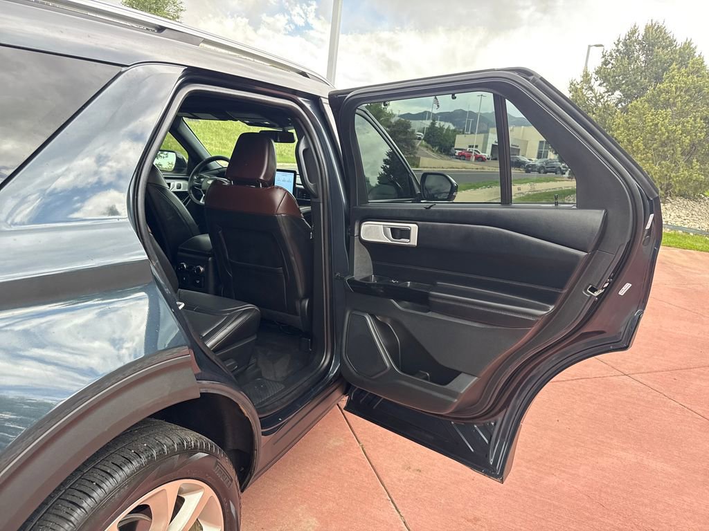Certified 2023 Ford Explorer Platinum w/ Technology Package AWD/4WD image 24