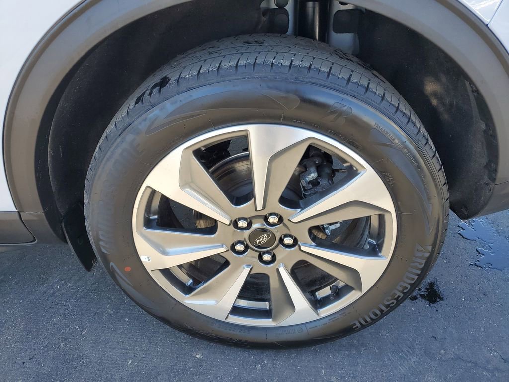 Certified 2025 Ford Escape Platinum image 34