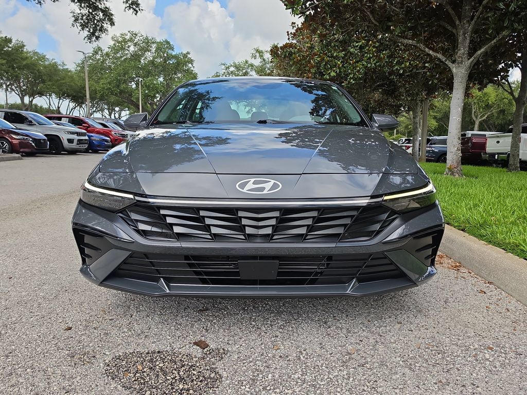 Used 2025 Hyundai Elantra SEL FWD image 2