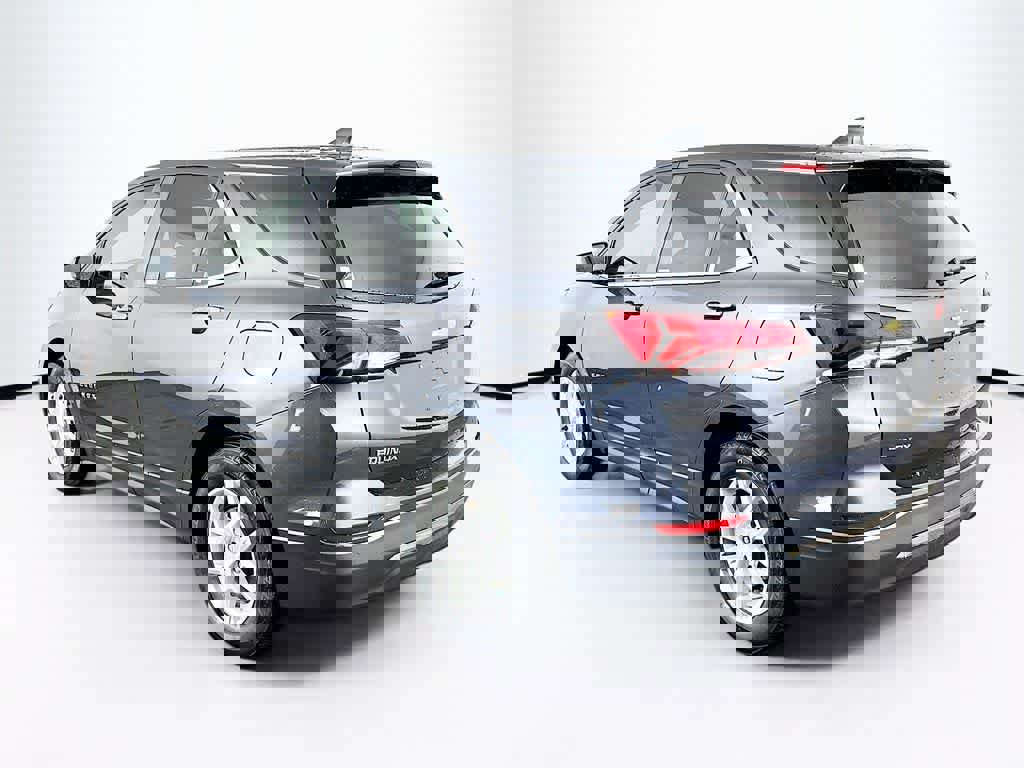 Used 2023 Chevrolet Equinox LT image 3