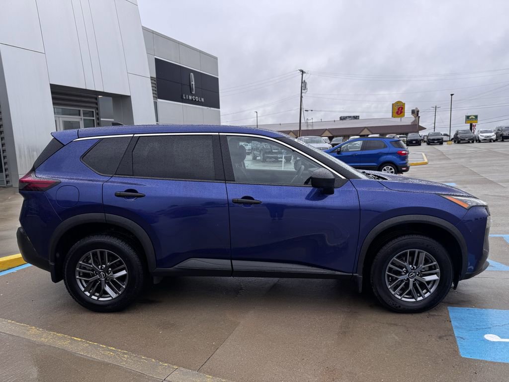 Used 2023 Nissan Rogue S image 4
