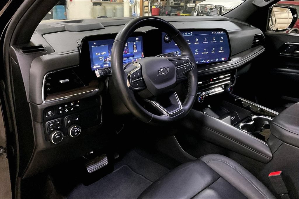 Used 2025 Chevrolet Suburban Z71 AWD/4WD image 13