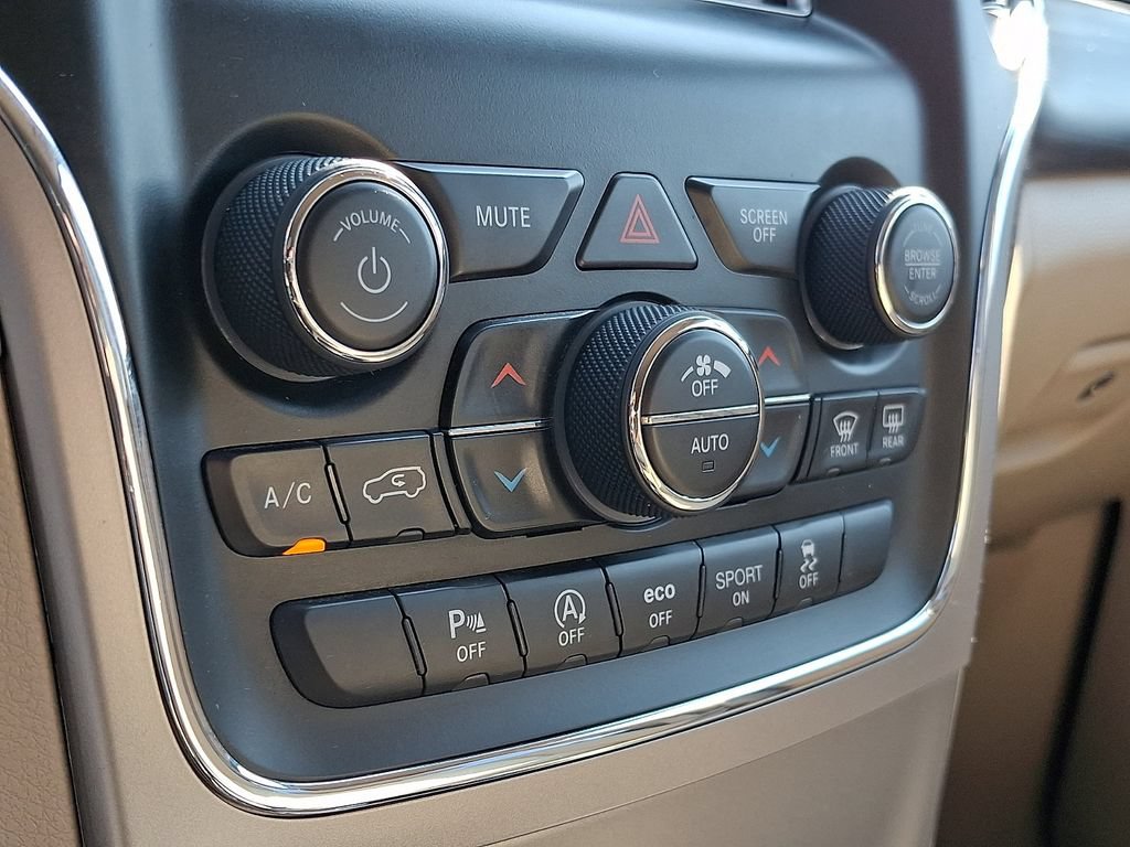 Used 2019 Jeep Grand Cherokee Laredo AWD/4WD image 15