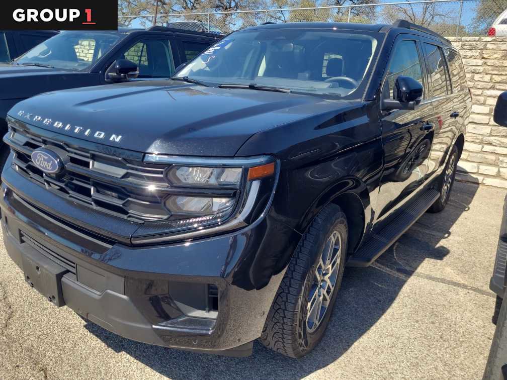 Certified 2025 Ford Expedition Active image 2