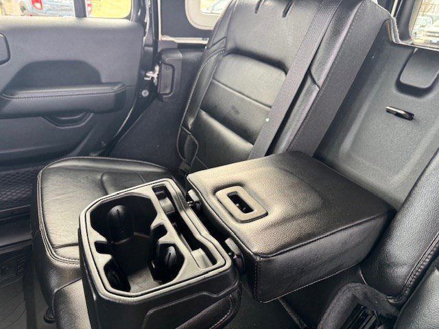 Used 2020 Jeep Wrangler Unlimited Sahara image 25