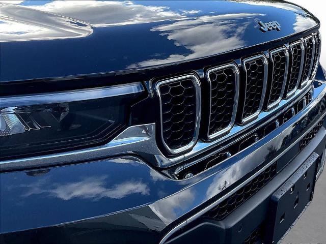 Used 2023 Jeep Grand Cherokee Overland w/ Luxury Tech Group IV AWD/4WD image 35