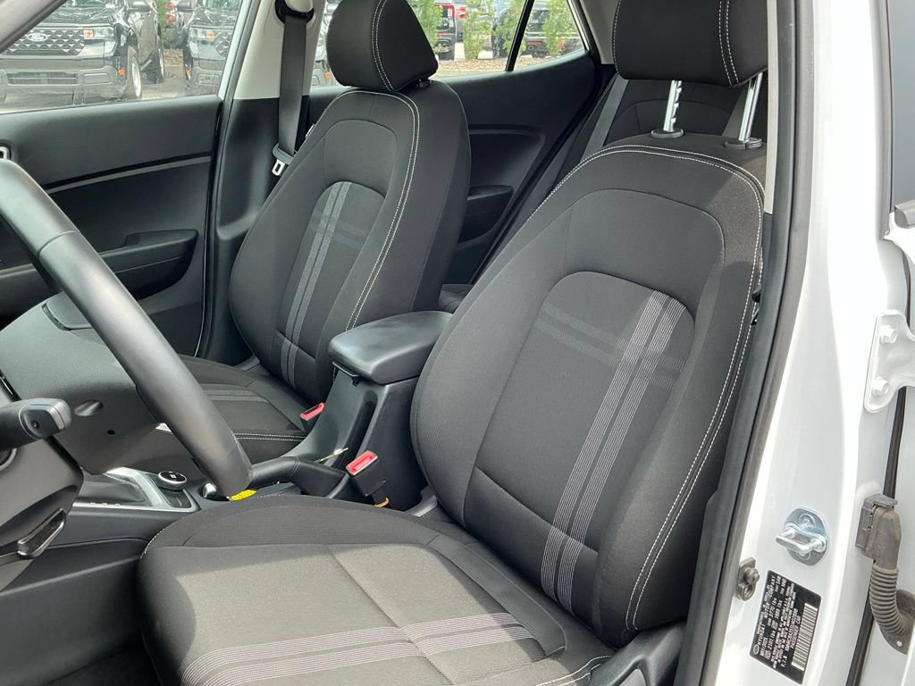 Used 2025 Hyundai Venue SEL FWD image 24