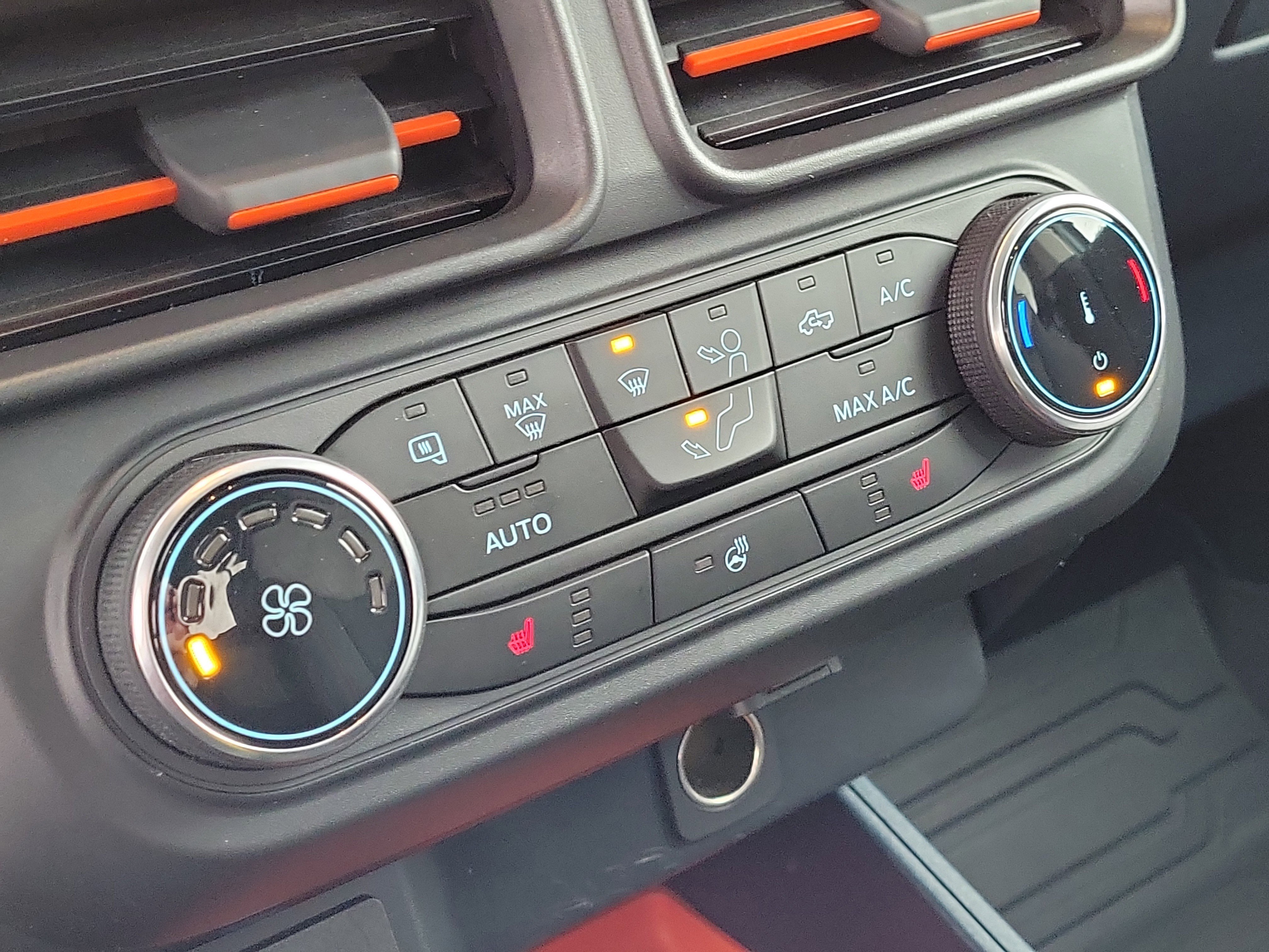 Certified 2023 Ford Maverick XLT w/ XLT Luxury Package image 27