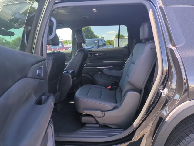Used 2024 Chevrolet Traverse Z71 AWD/4WD image 30