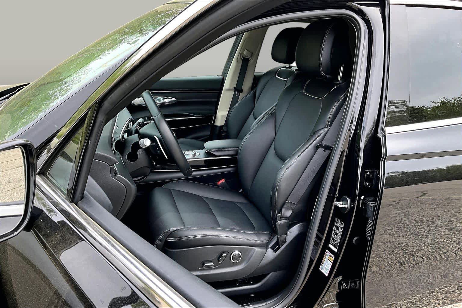 Used 2025 Genesis GV70 2.5T AWD/4WD image 9