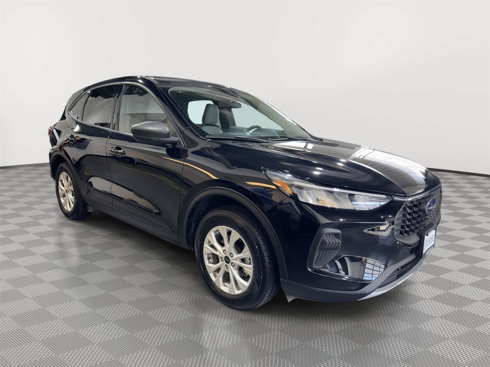 Certified 2025 Ford Escape Active w/ Cold Weather Package FWD image 5