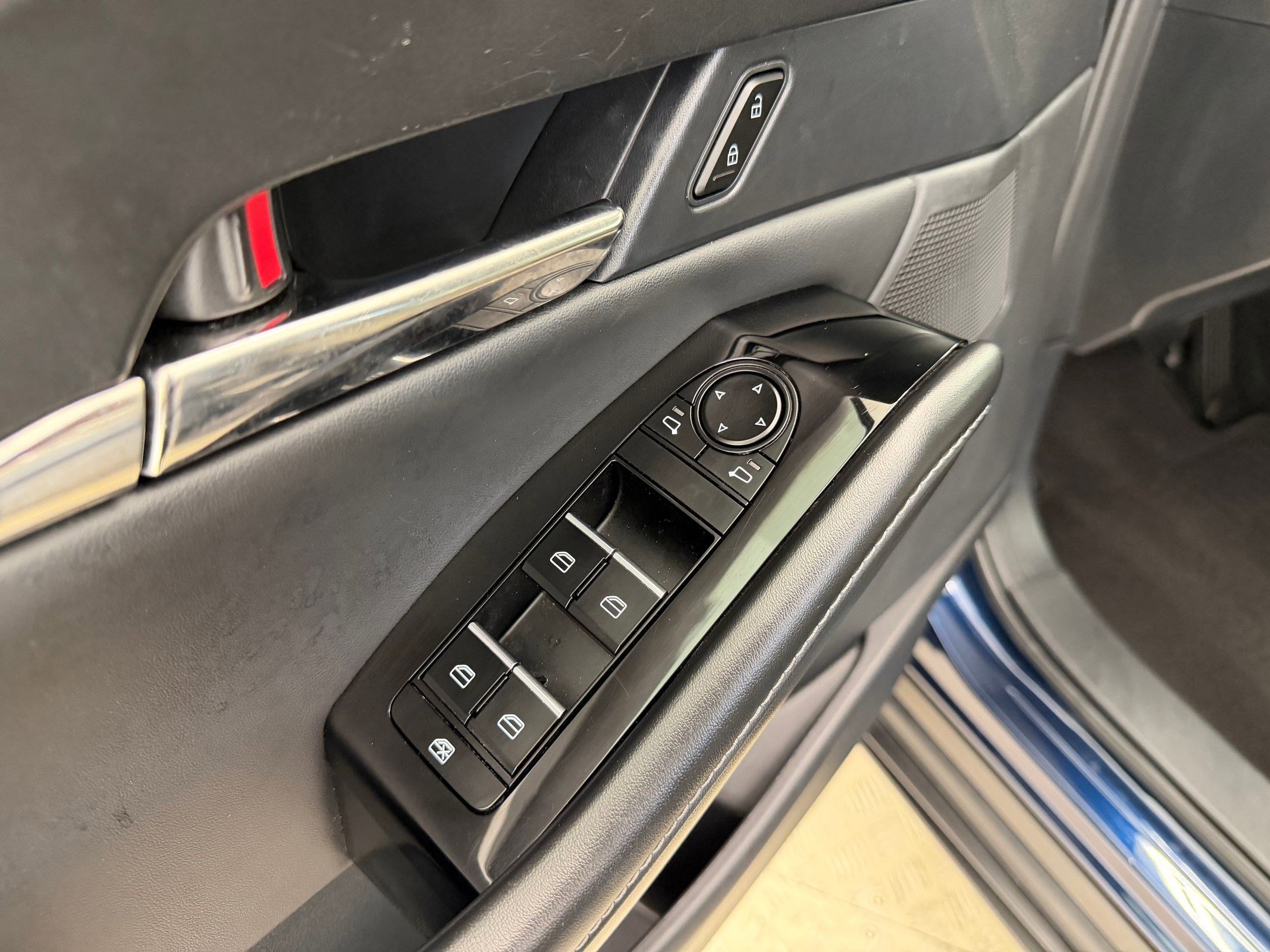 Used 2025 MAZDA CX-30 AWD 2.5 S w/ Preferred Package image 14