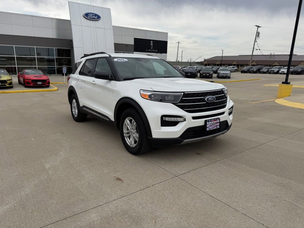Certified 2023 Ford Explorer XLT w/ Equipment Group 202A AWD/4WD image 3