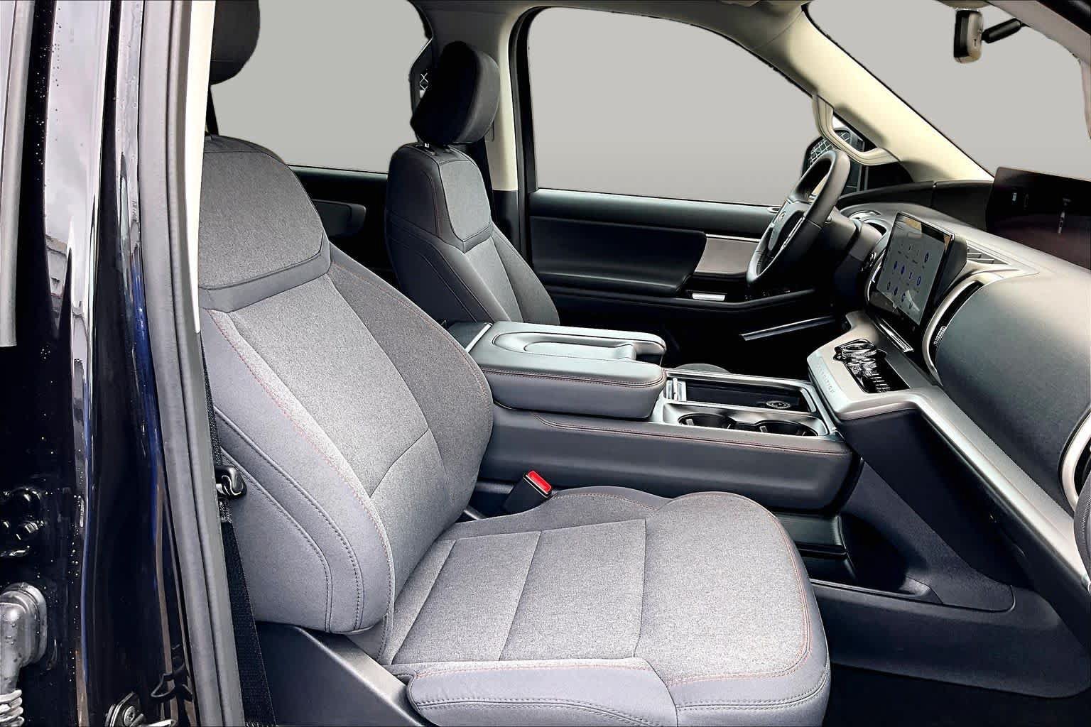 Certified 2025 Ford Expedition Active AWD/4WD image 11