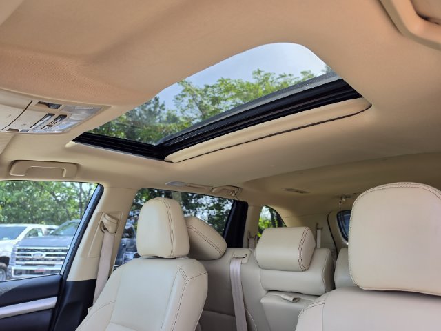 Used 2018 Toyota Highlander XLE AWD/4WD image 30