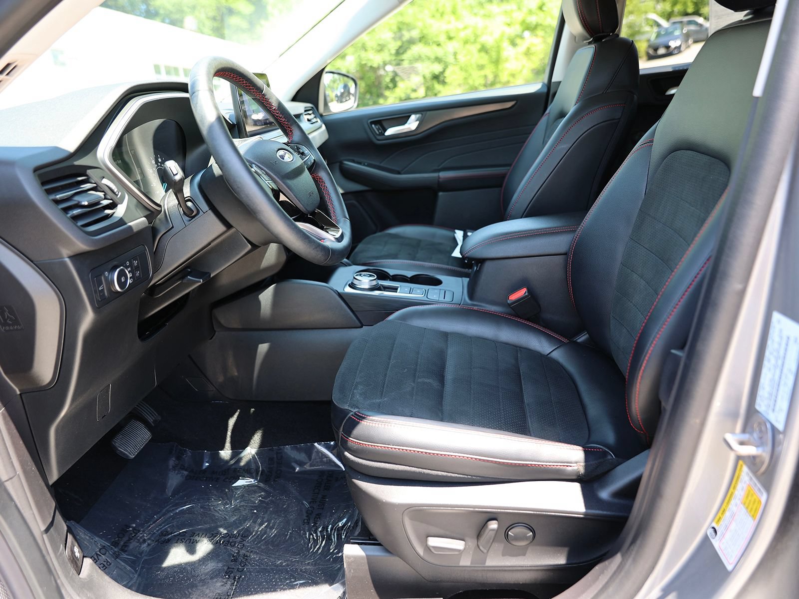 Certified 2022 Ford Escape SEL w/ SEL Stealth AWD Package image 18
