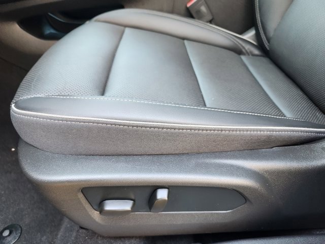 Used 2023 Buick Envision Essence image 23