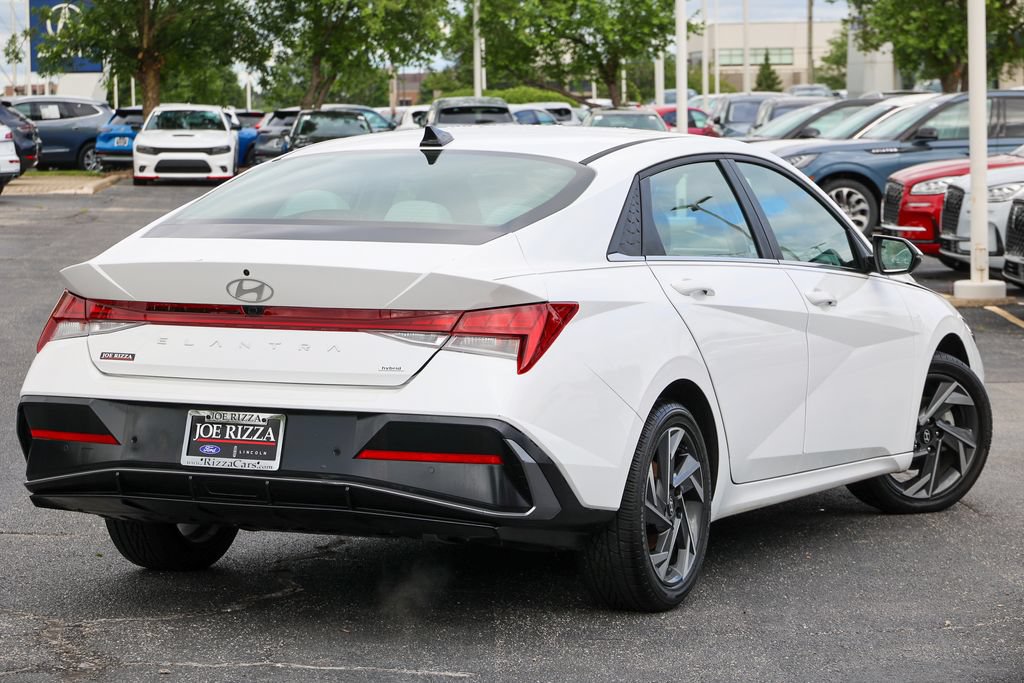 Used 2024 Hyundai Elantra Limited FWD image 3