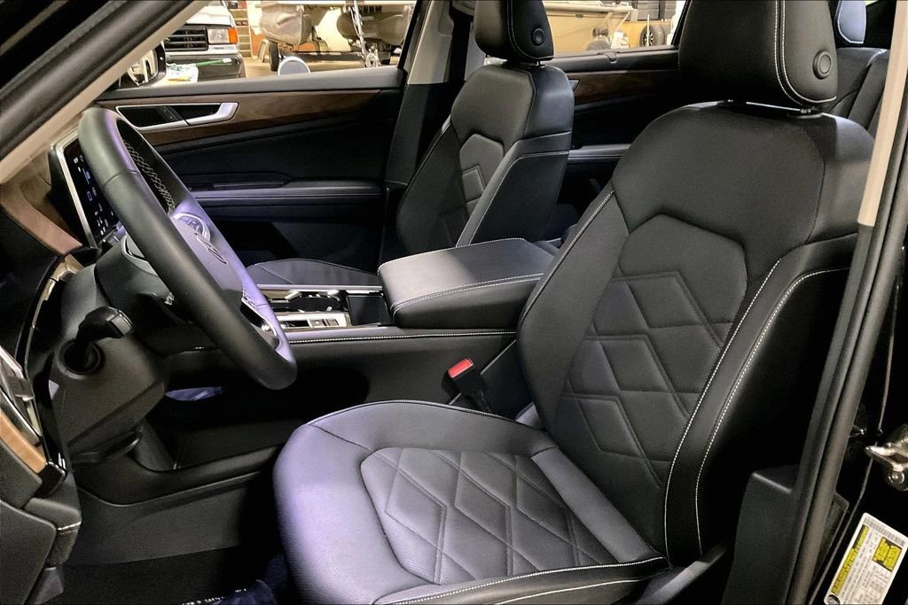 Used 2025 Volkswagen Atlas SE image 23