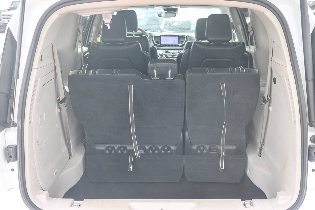 Used 2023 Chrysler Pacifica Touring-L FWD image 30