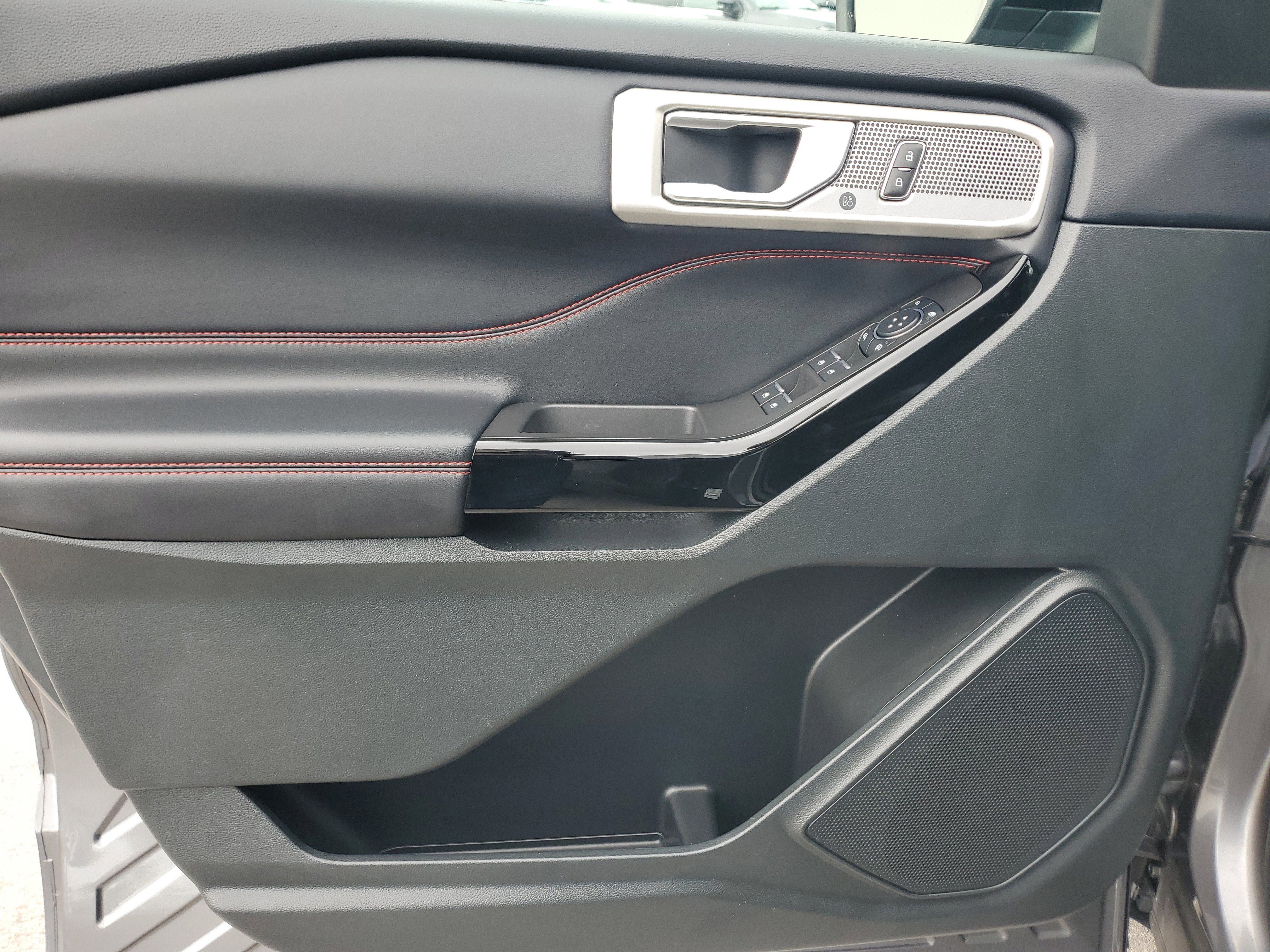 Certified 2023 Ford Explorer ST-Line w/ Class IV Trailer Tow Package image 28