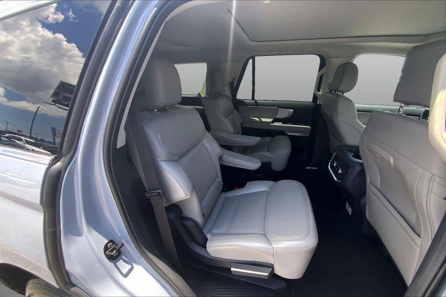 Certified 2025 Ford Expedition Active AWD/4WD image 20
