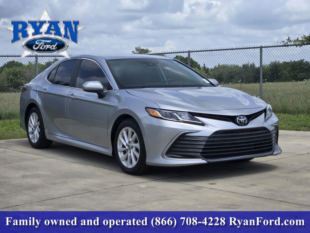 Used 2024 Toyota Camry LE FWD image 4