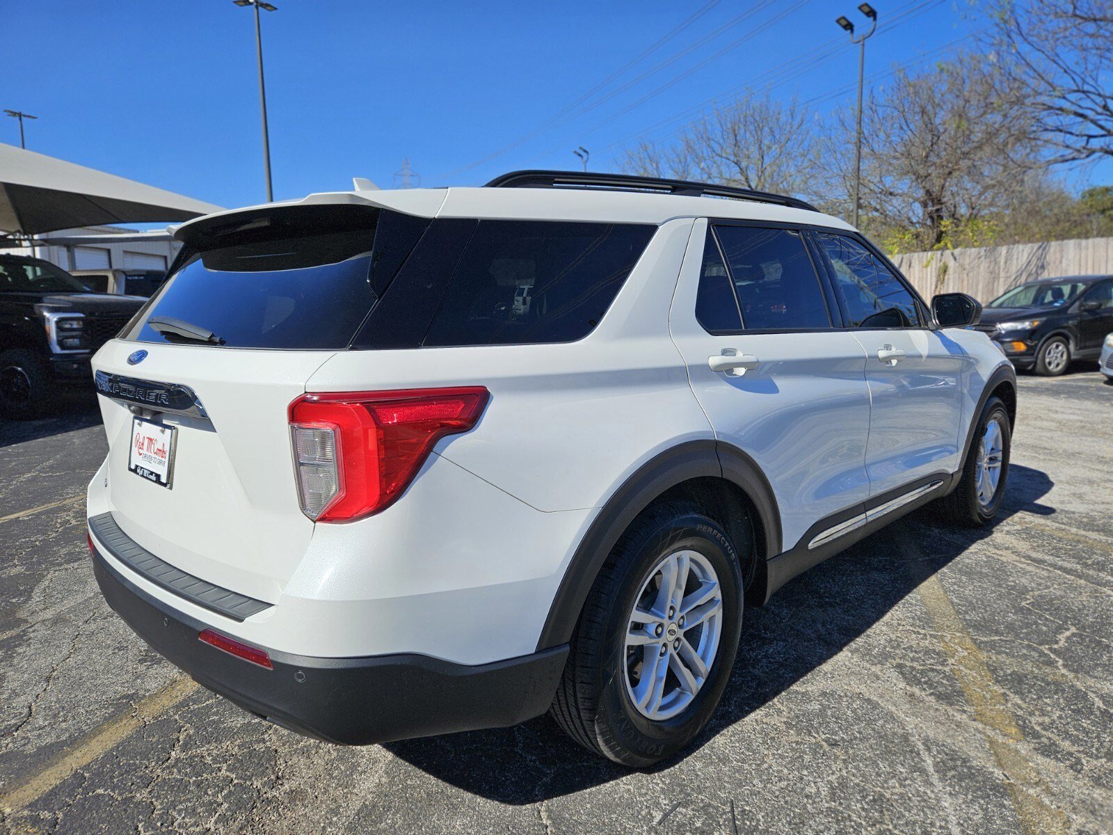 Certified 2023 Ford Explorer XLT image 3