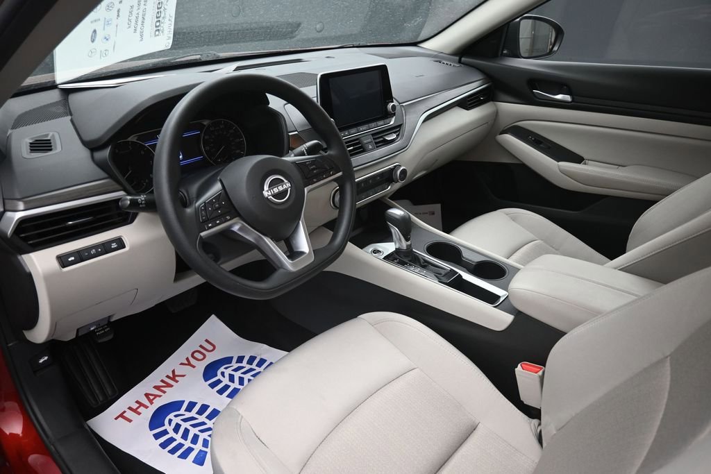 Used 2025 Nissan Altima 2.5 SV FWD image 19