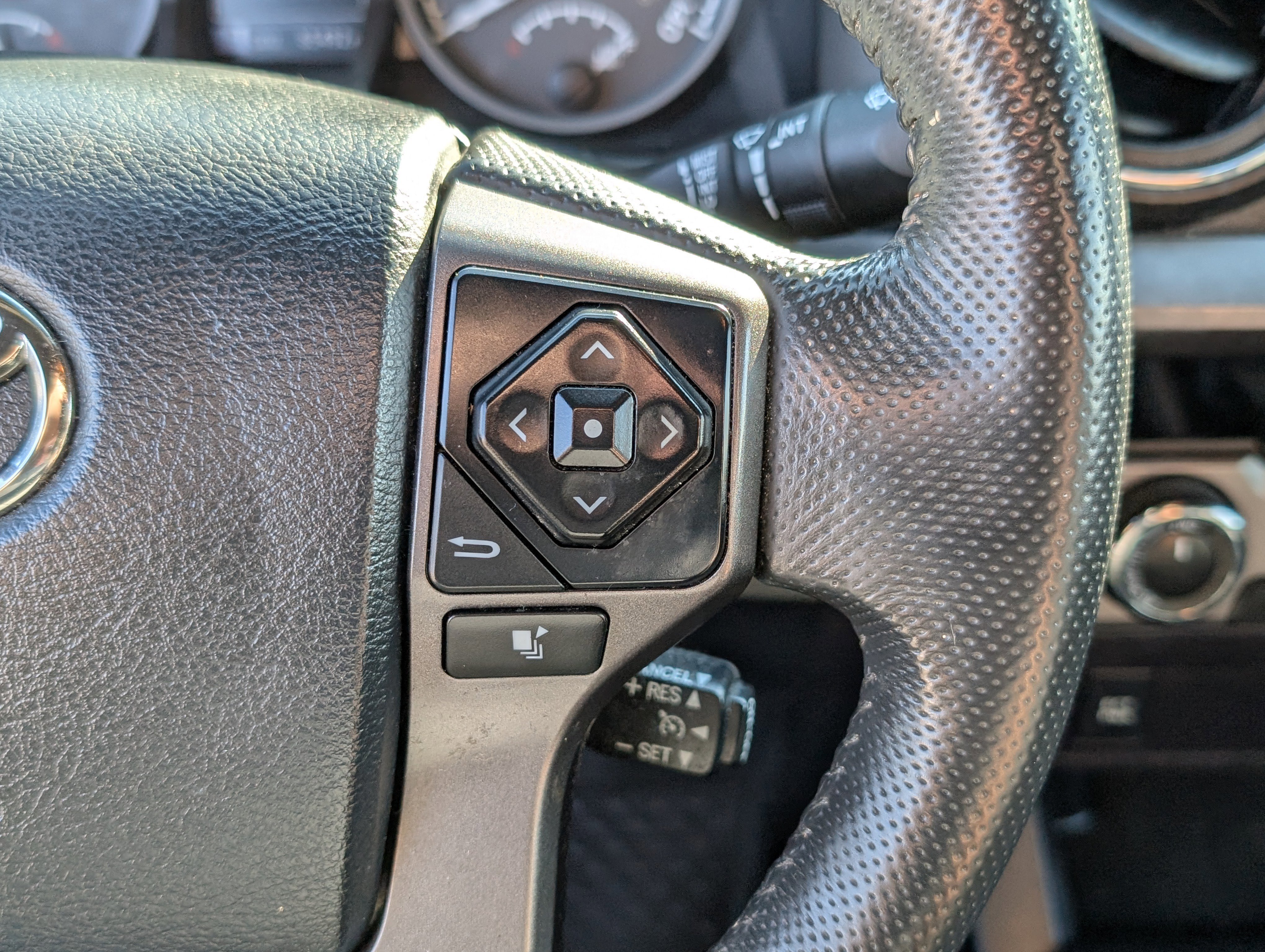 Used 2017 Toyota Tacoma TRD Sport w/ Tow Package image 20