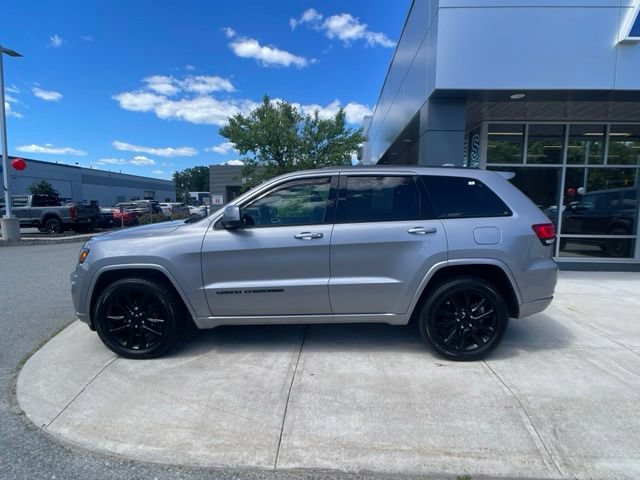 Used 2020 Jeep Grand Cherokee Altitude AWD/4WD image 5