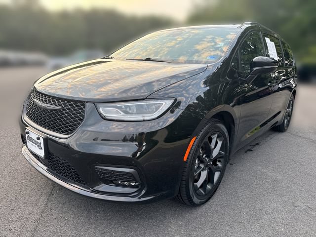 Used 2025 Chrysler Pacifica Limited FWD image 1