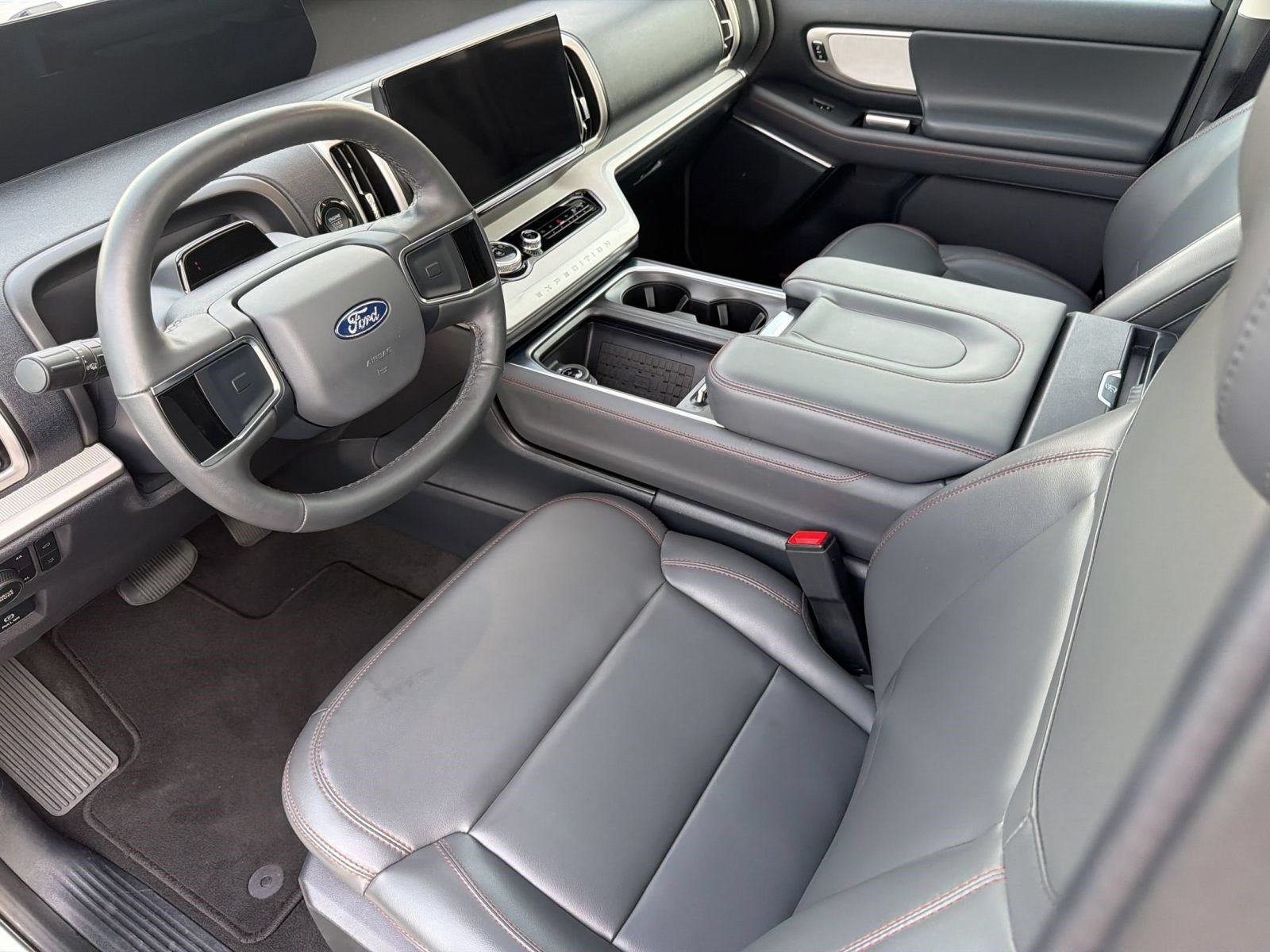 Certified 2025 Ford Expedition Active AWD/4WD image 4