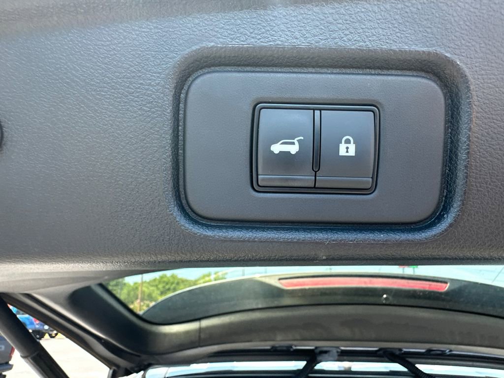 Used 2024 Nissan Pathfinder Platinum FWD image 19