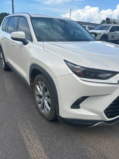 Used 2024 Toyota Grand Highlander FWD image 2